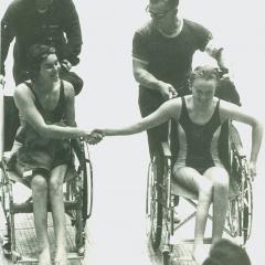Ceeney and Edmonds shaking hands in wheelchairs
